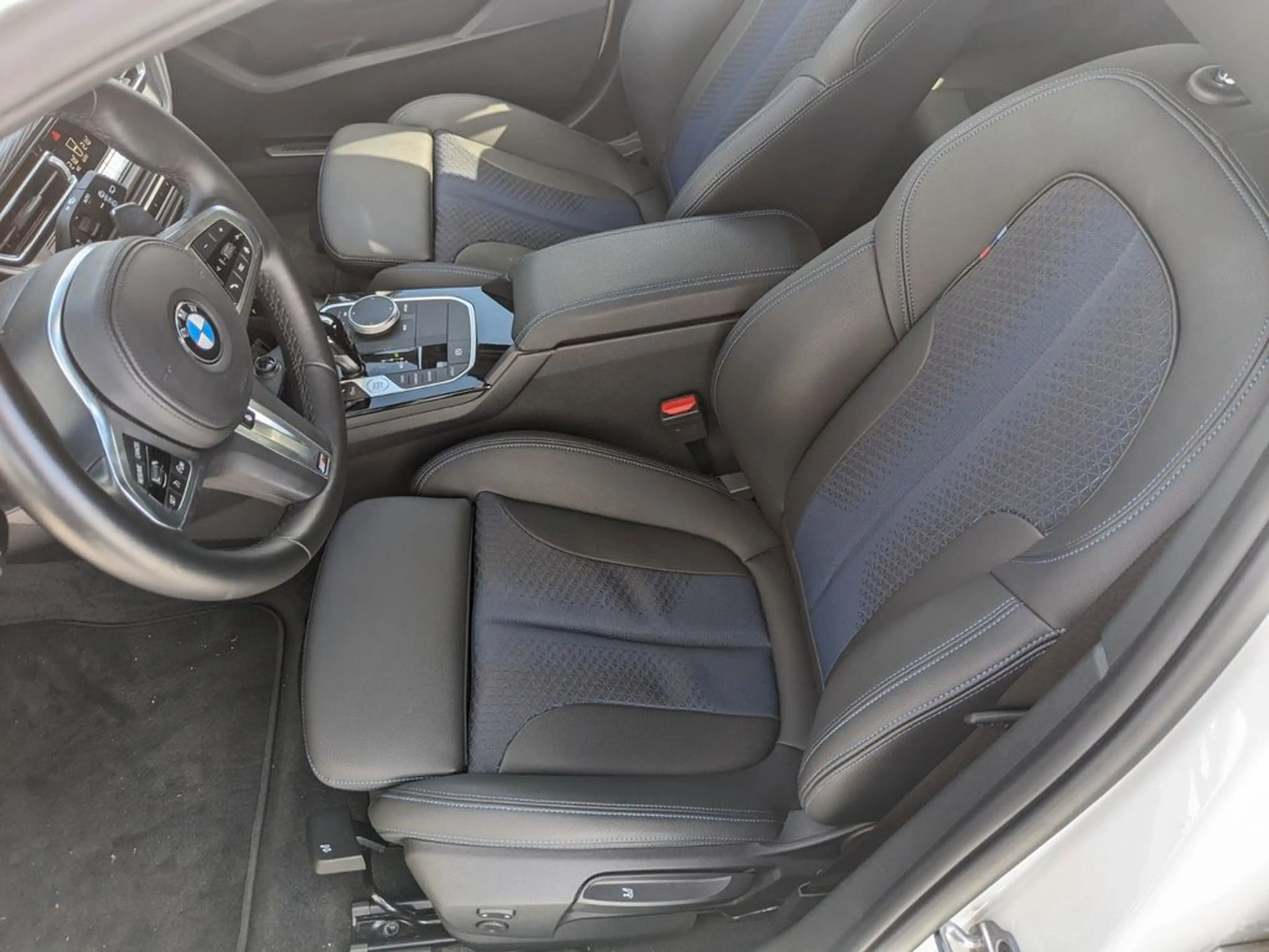 BMW 120 120 d xDrive M Sport — photo 13