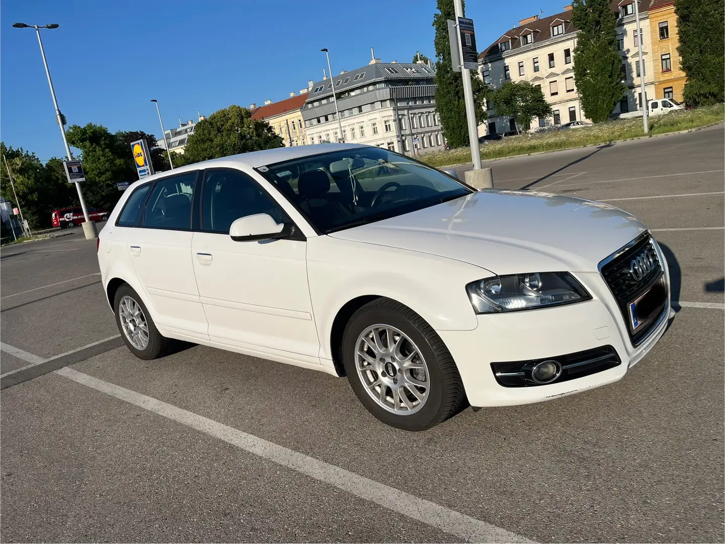 Audi A3 SB Ambiente 1,6 TDI DPF Weiß - 2