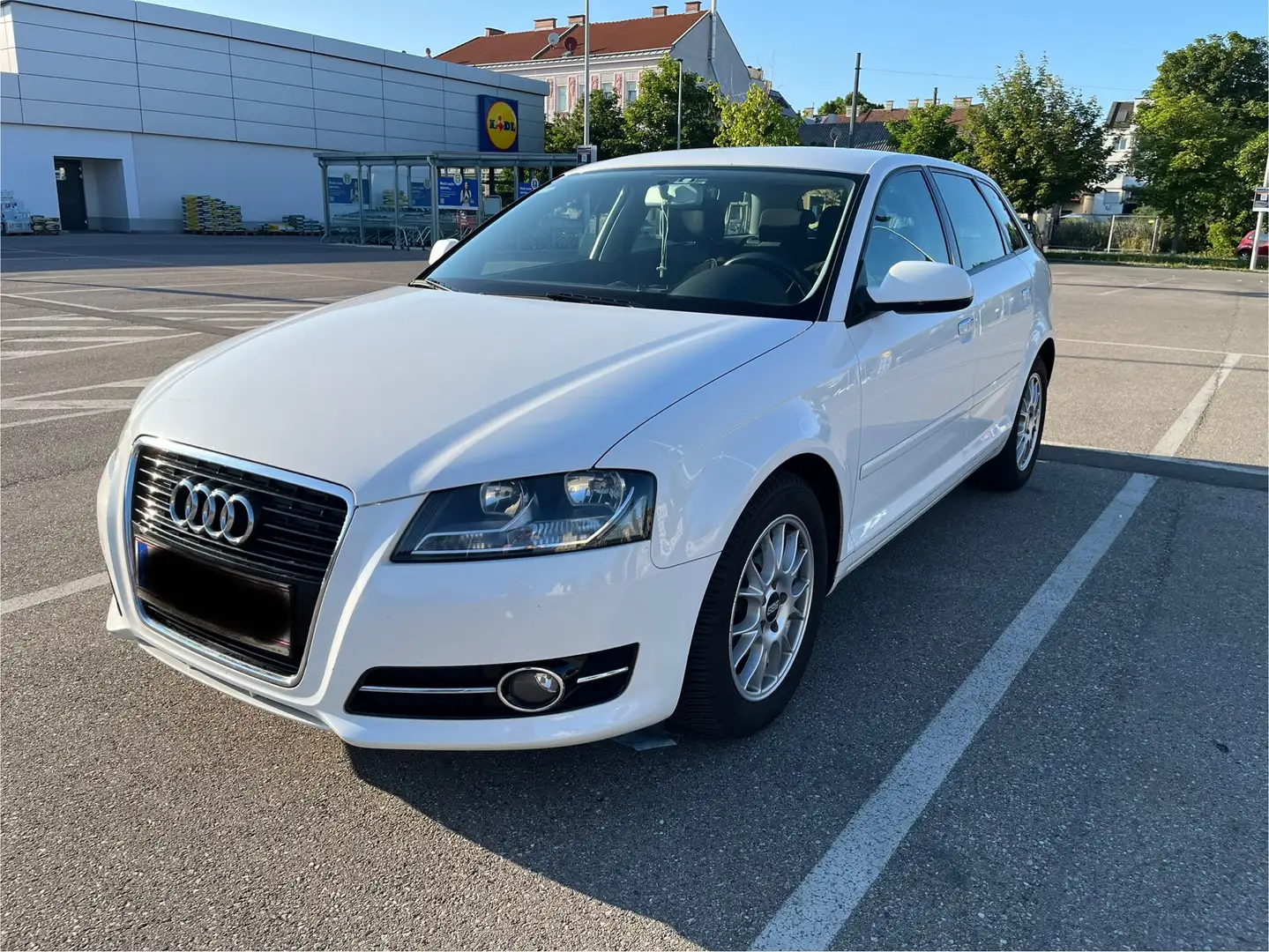Audi A3 SB Ambiente 1,6 TDI DPF Weiß - 1