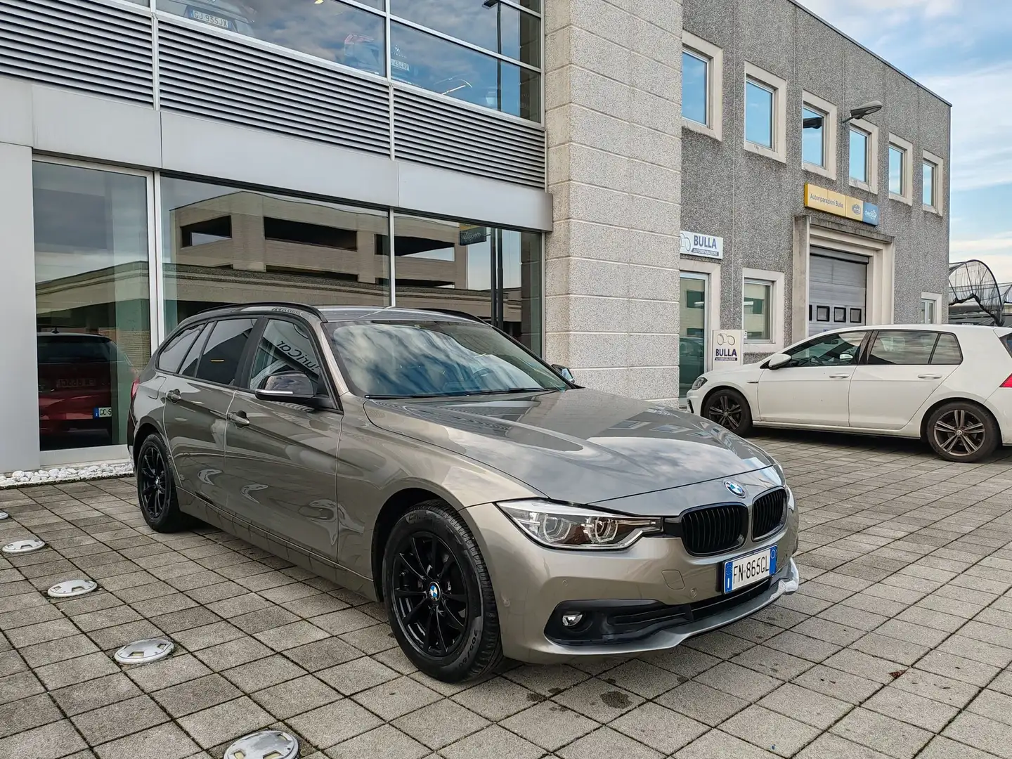 BMW 320 d 190cv xDrive Bus. Advantage auto Fari LED Goud - 2