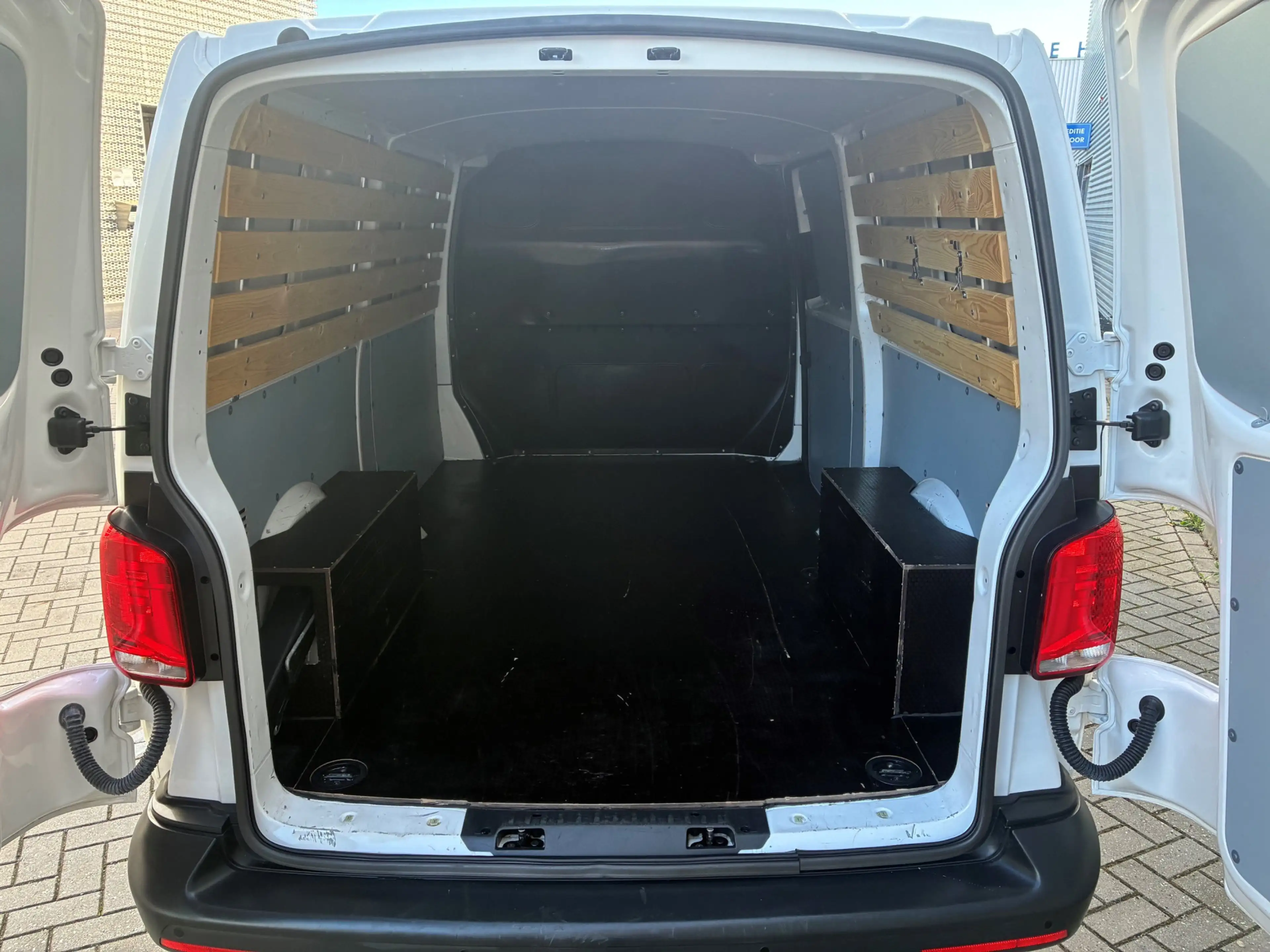 Volkswagen T6.1 Transporter 2.0 TDI 110PK L2H1 — photo 6
