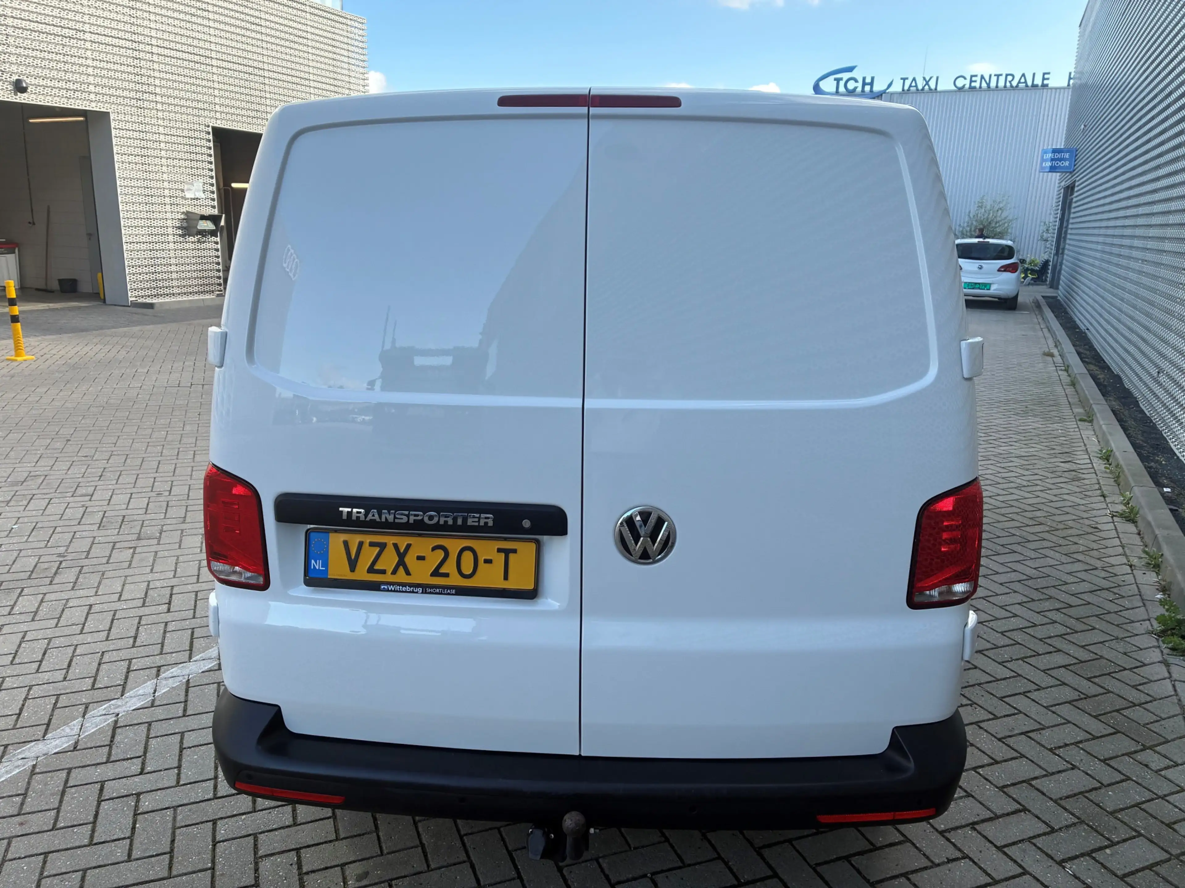 Volkswagen T6.1 Transporter 2.0 TDI 110PK L2H1 — photo 3