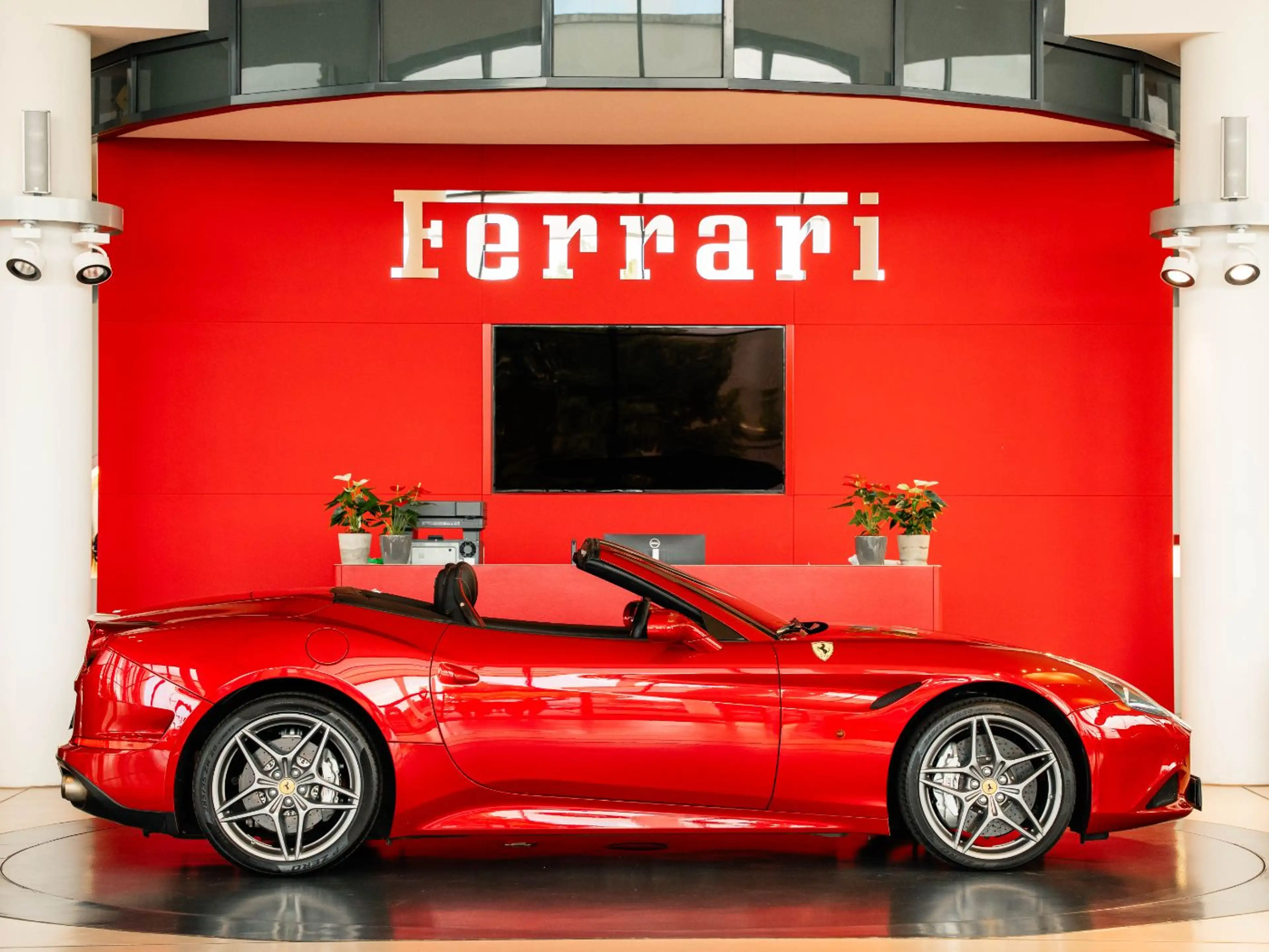 Ferrari California T Carbon *Alcantara*Parkkamera* — photo 8