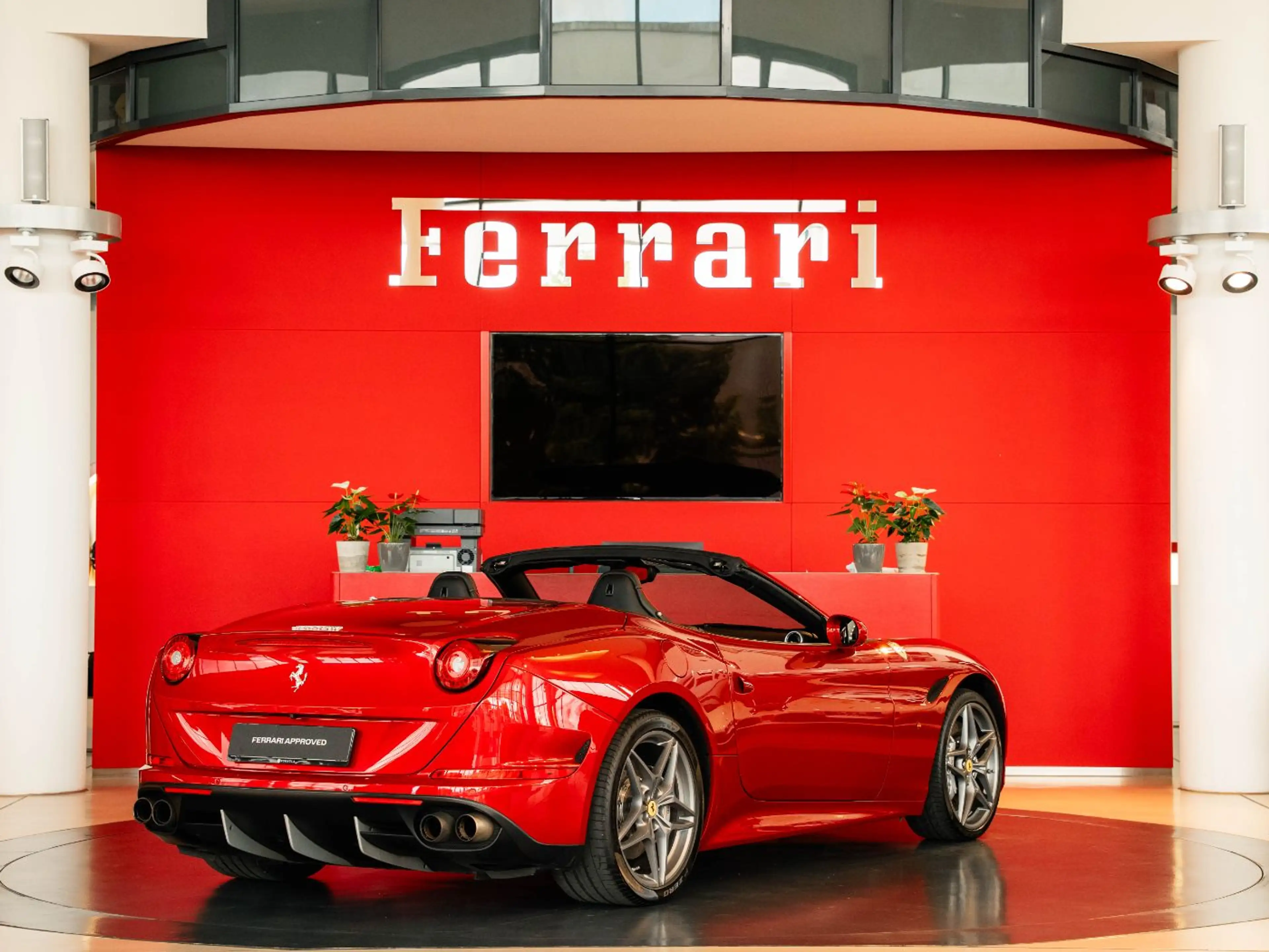 Ferrari California T Carbon *Alcantara*Parkkamera* — photo 7