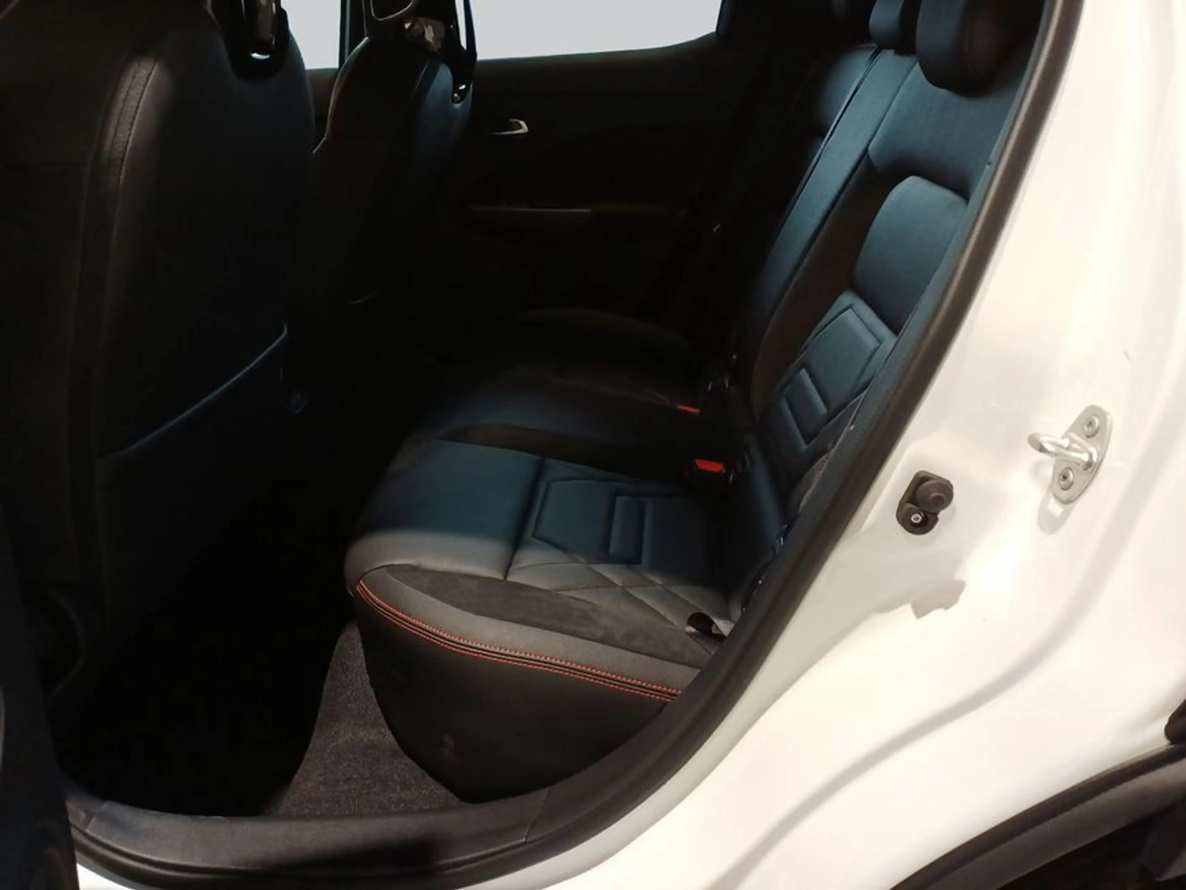 Nissan Juke 1.0 DIG-T DCT Redline Edition 84 kW, 5-türig — photo 10