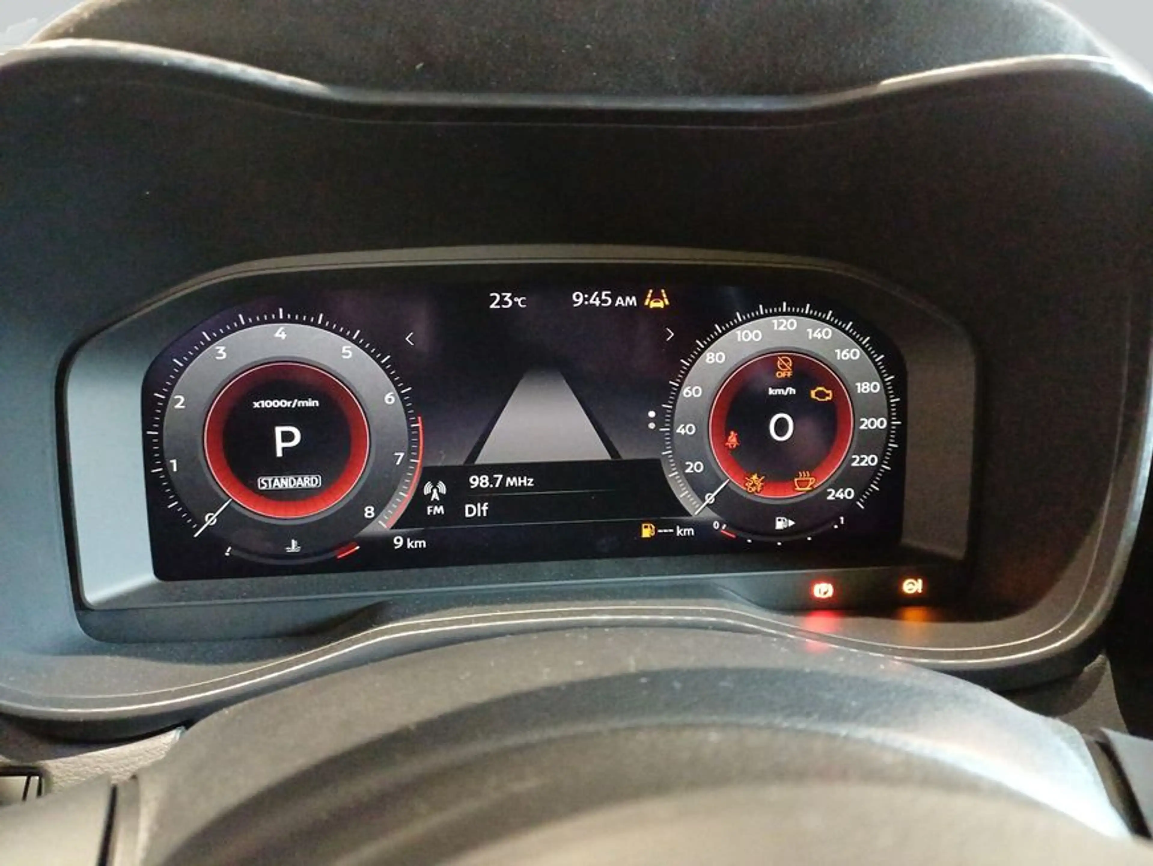 Nissan Juke 1.0 DIG-T DCT Redline Edition 84 kW, 5-türig — photo 16