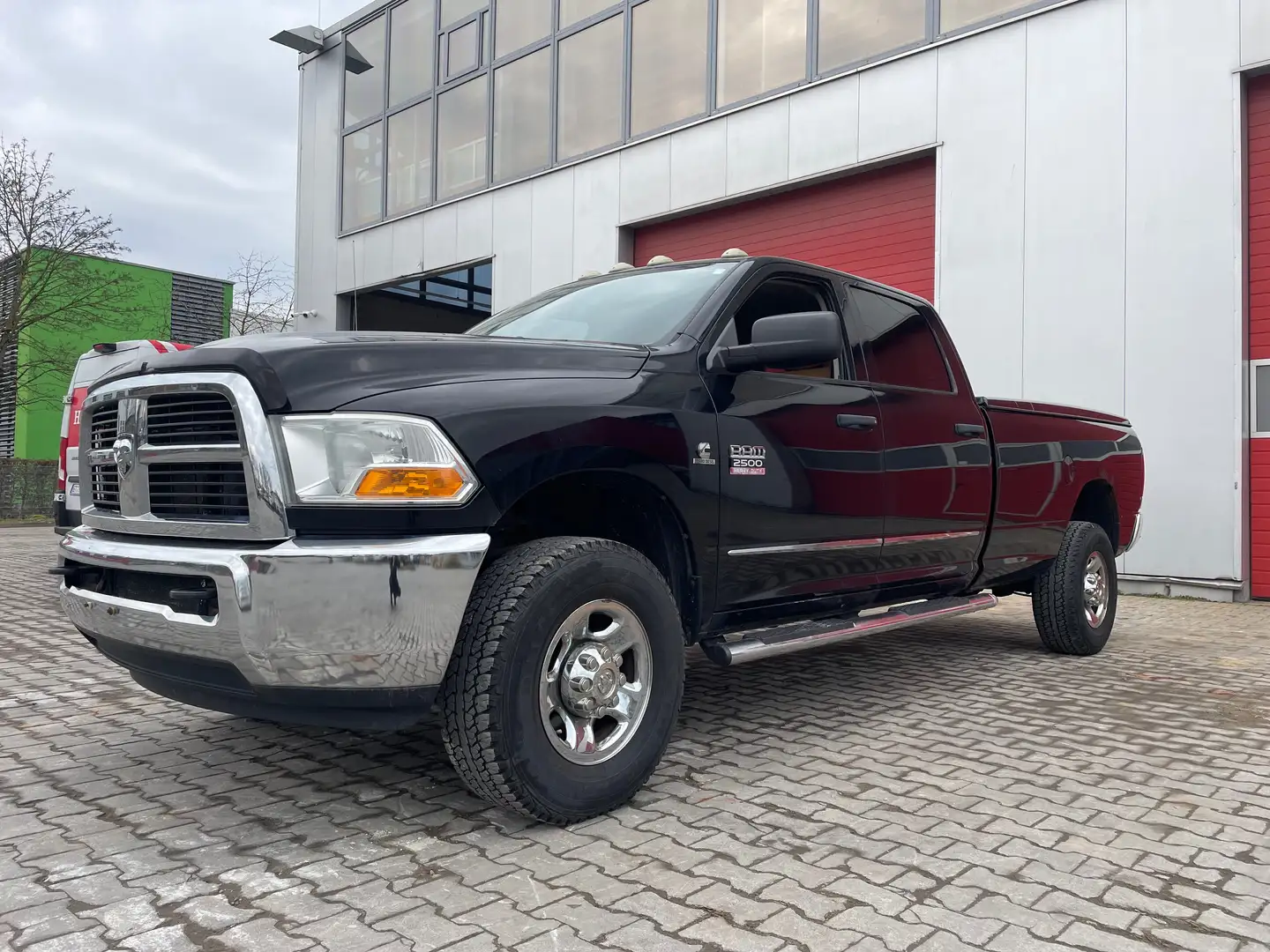 Dodge RAM Dodge Ram  Cummins Diesel 4x4 Crew Cab Schwarz - 2