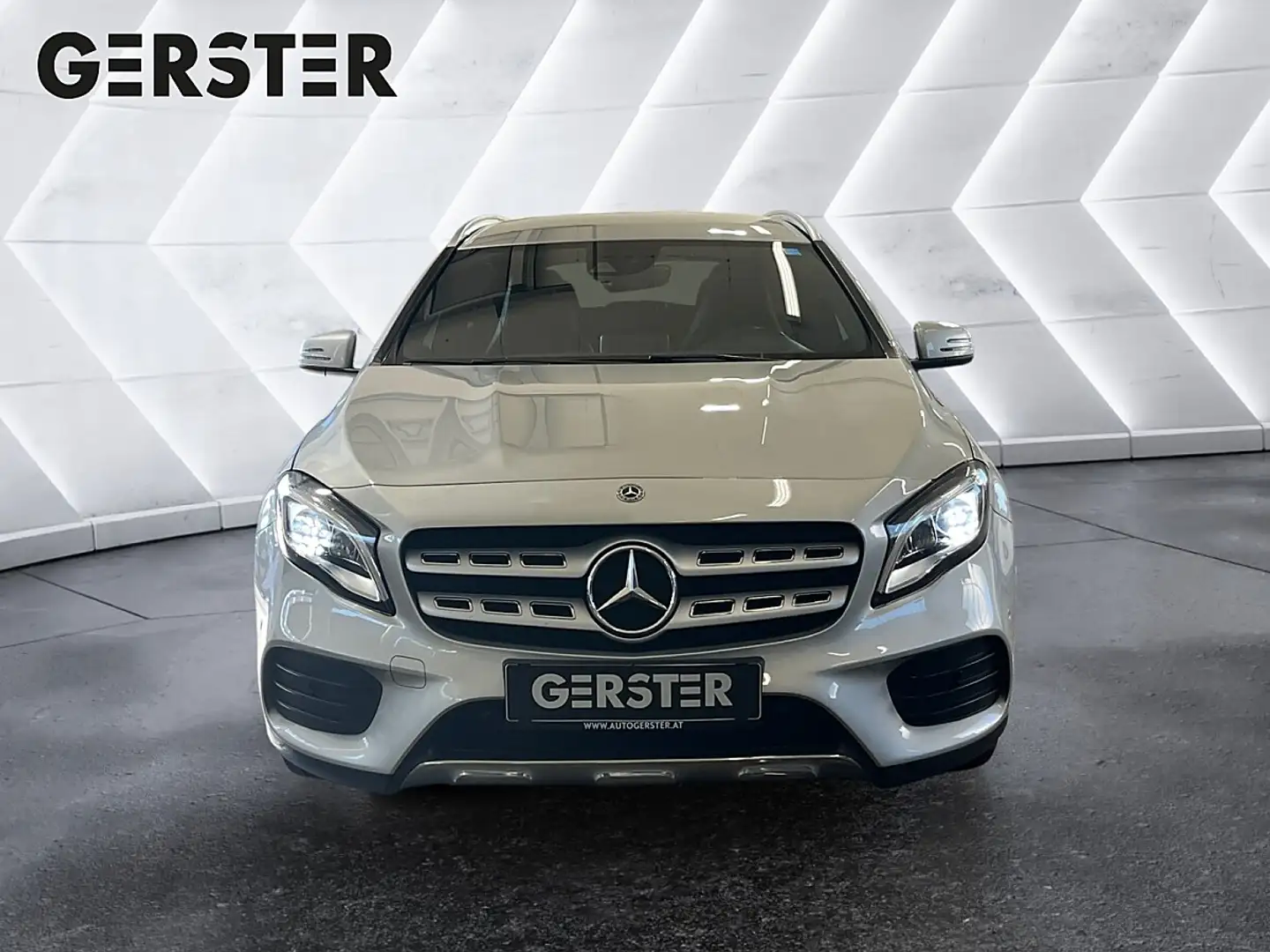 Mercedes-Benz GLA 200 d 4MATIC Aut. Grau - 2