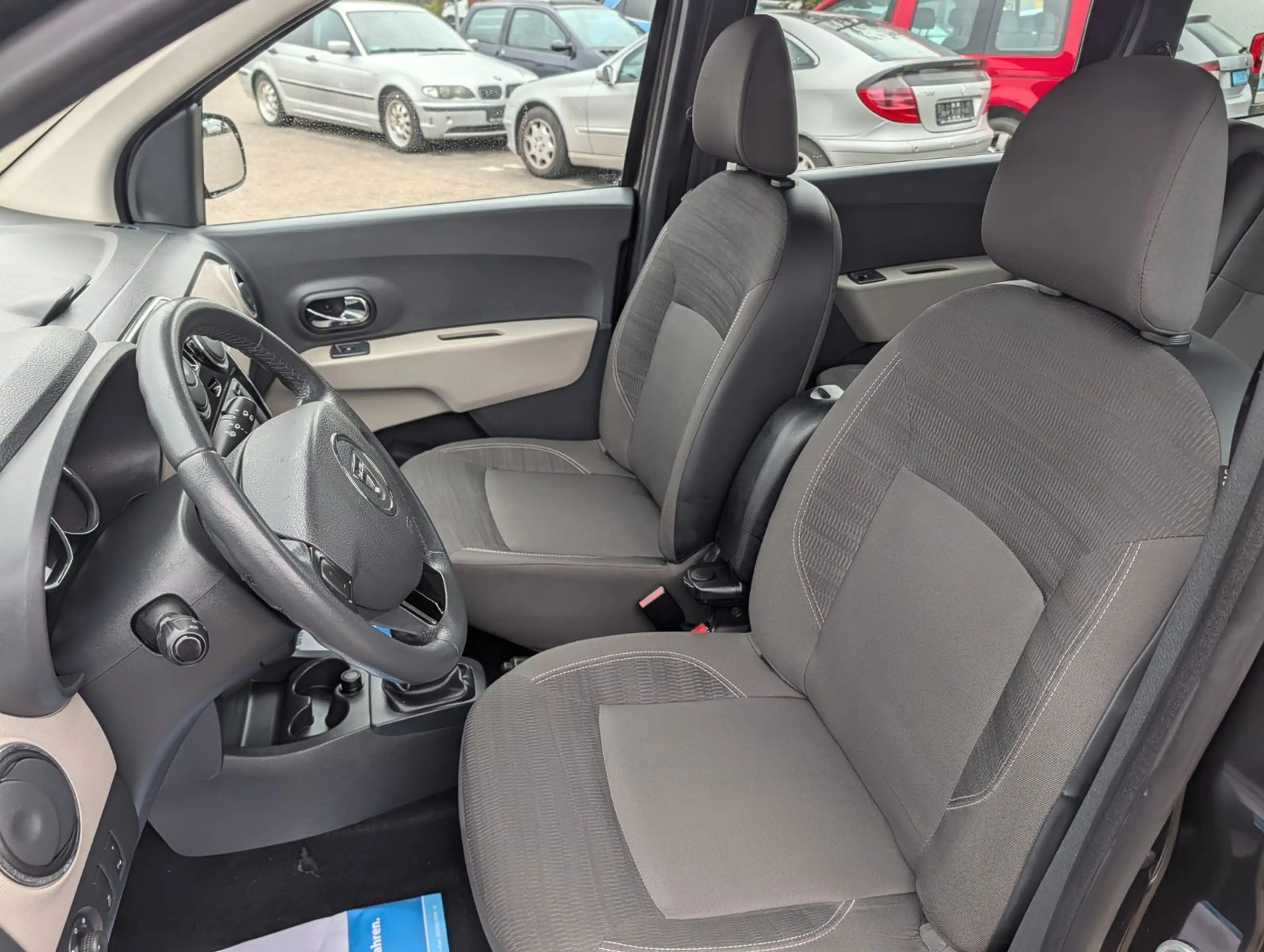 Dacia Lodgy Prestige GARANTIE KLIMA NAVI SITZHEIZUNG — photo 12