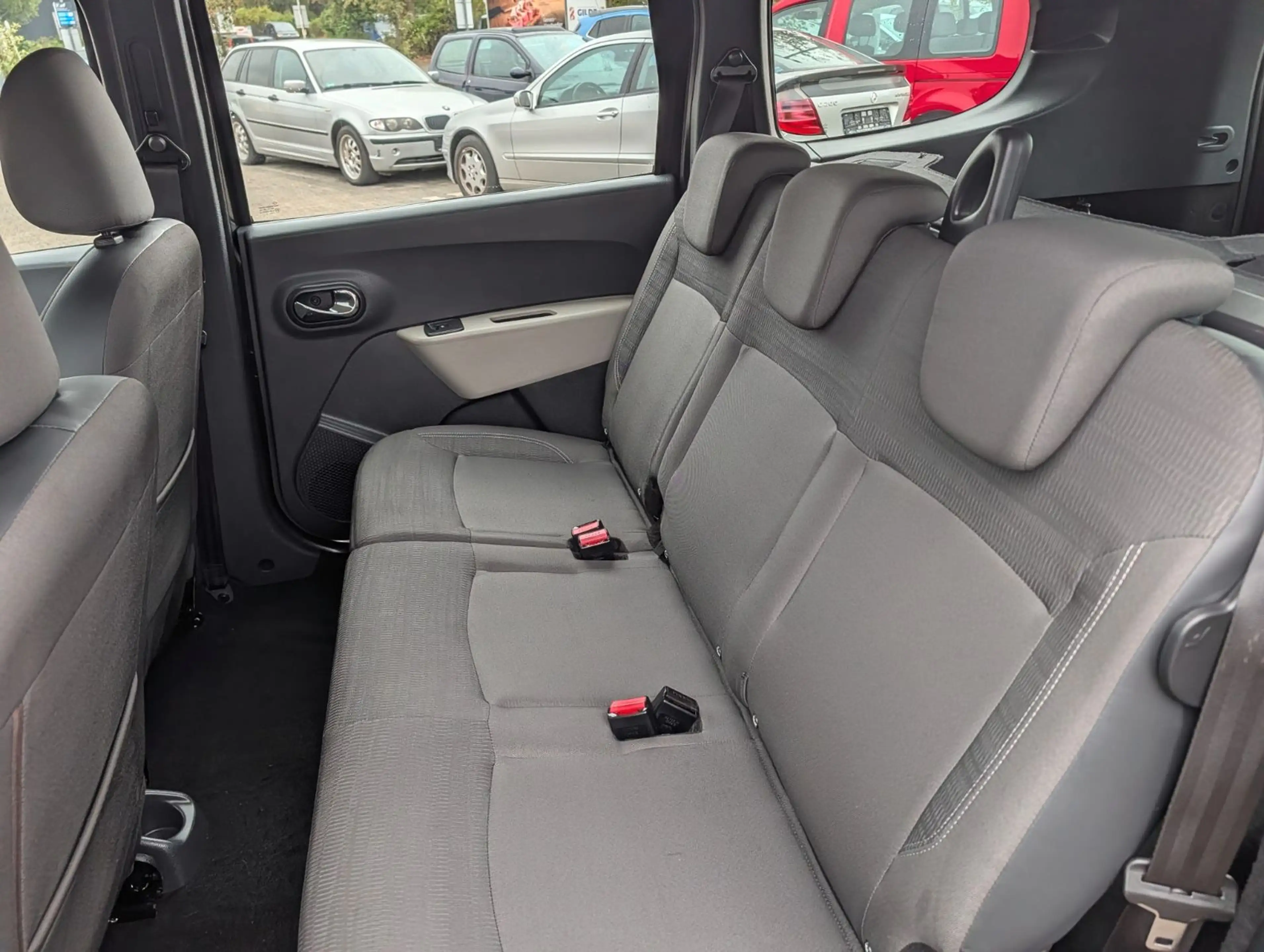 Dacia Lodgy Prestige GARANTIE KLIMA NAVI SITZHEIZUNG — photo 15