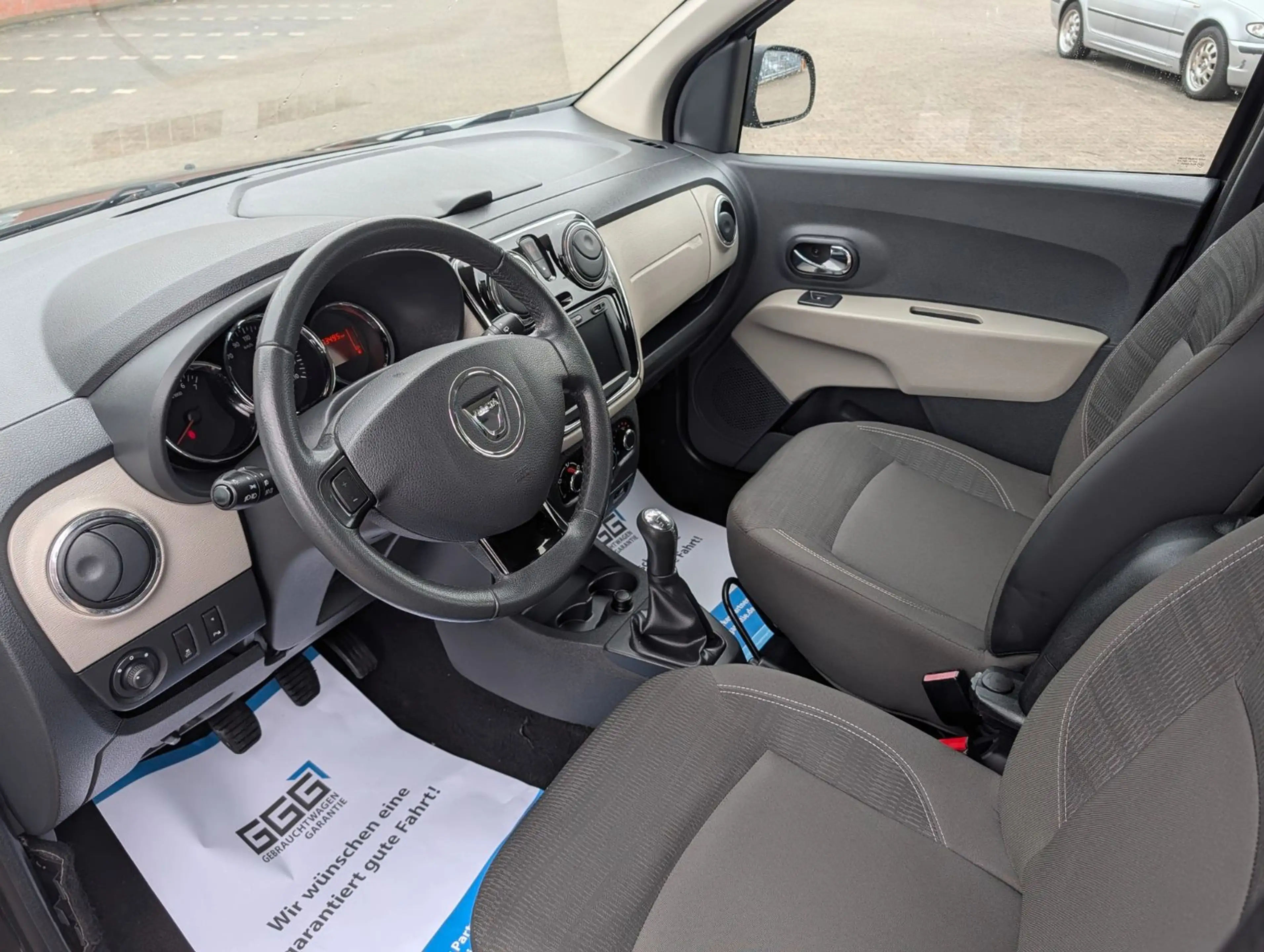 Dacia Lodgy Prestige GARANTIE KLIMA NAVI SITZHEIZUNG — photo 11