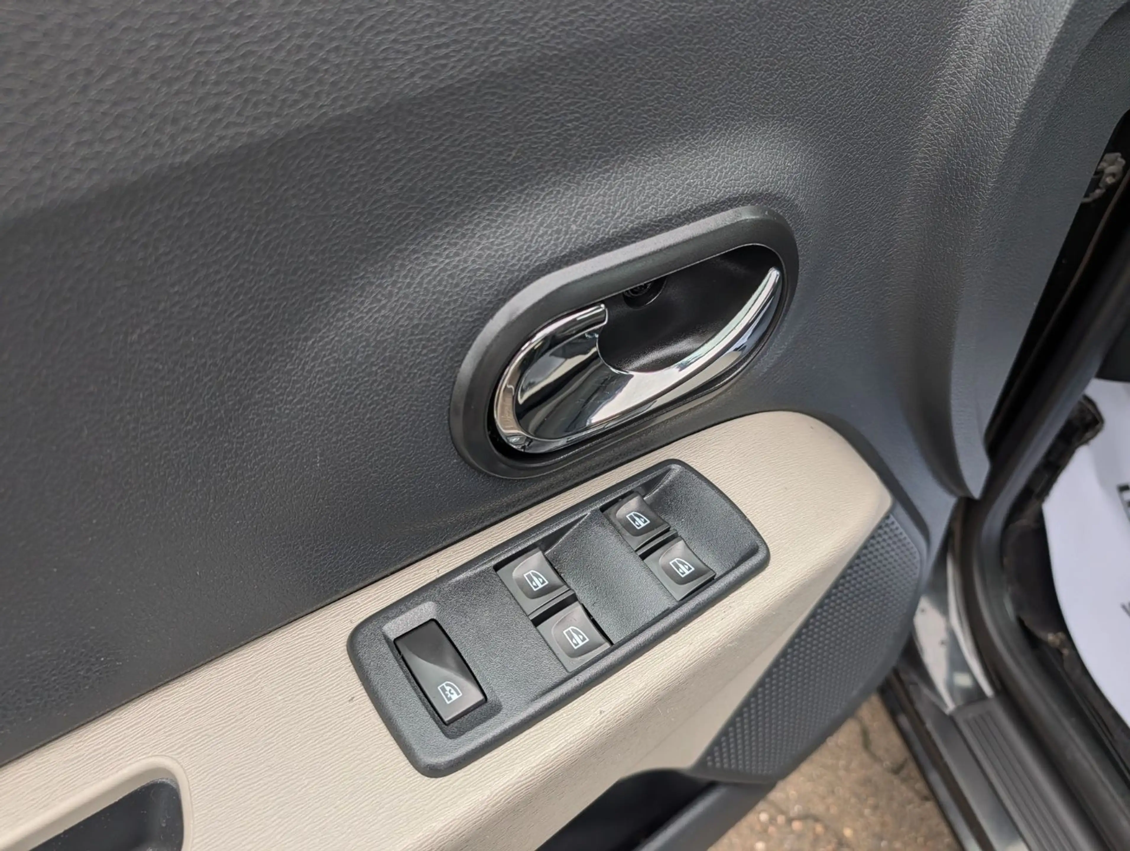 Dacia Lodgy Prestige GARANTIE KLIMA NAVI SITZHEIZUNG — photo 14