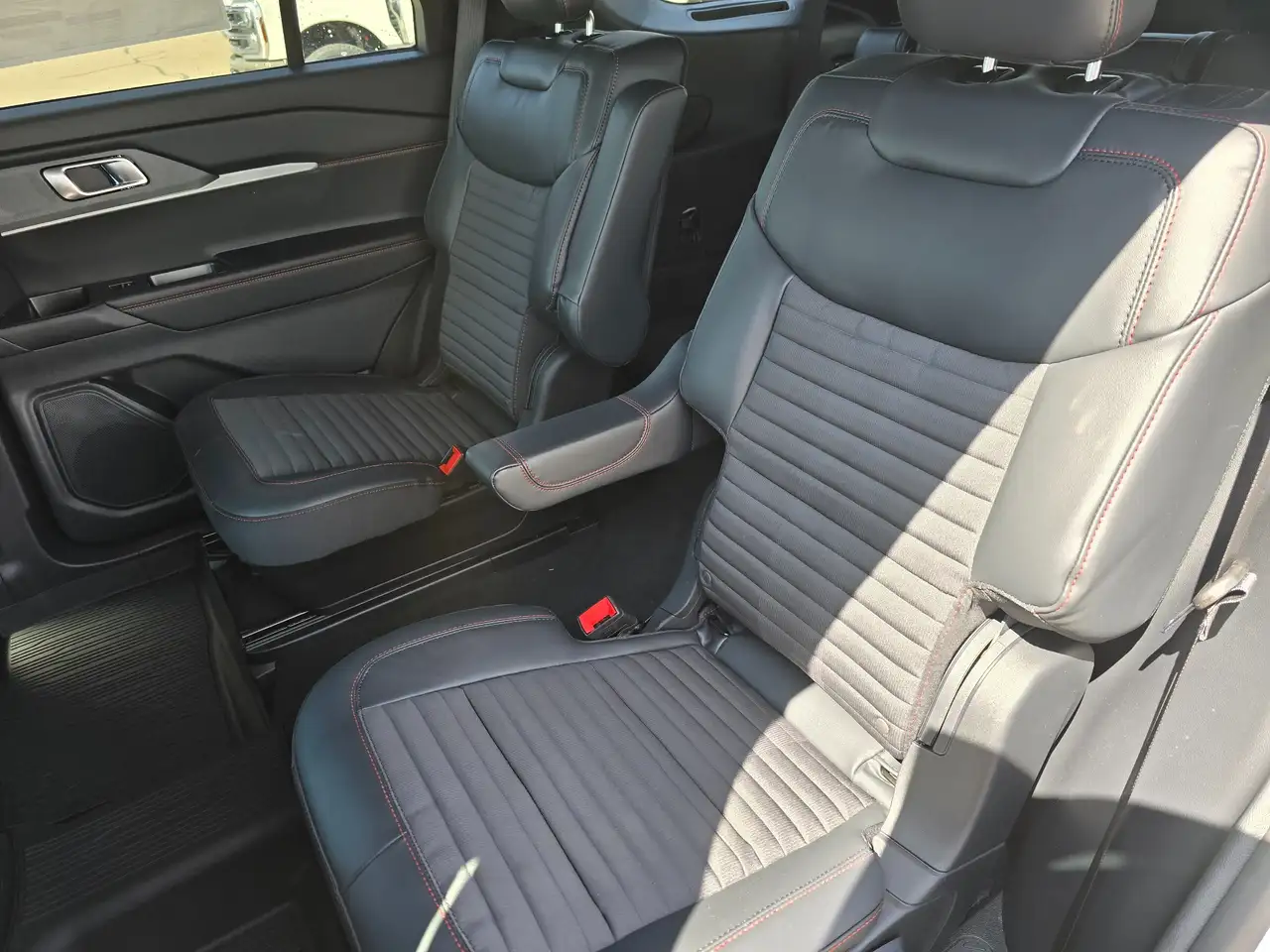 Ford Explorer снимка Ford Explorer