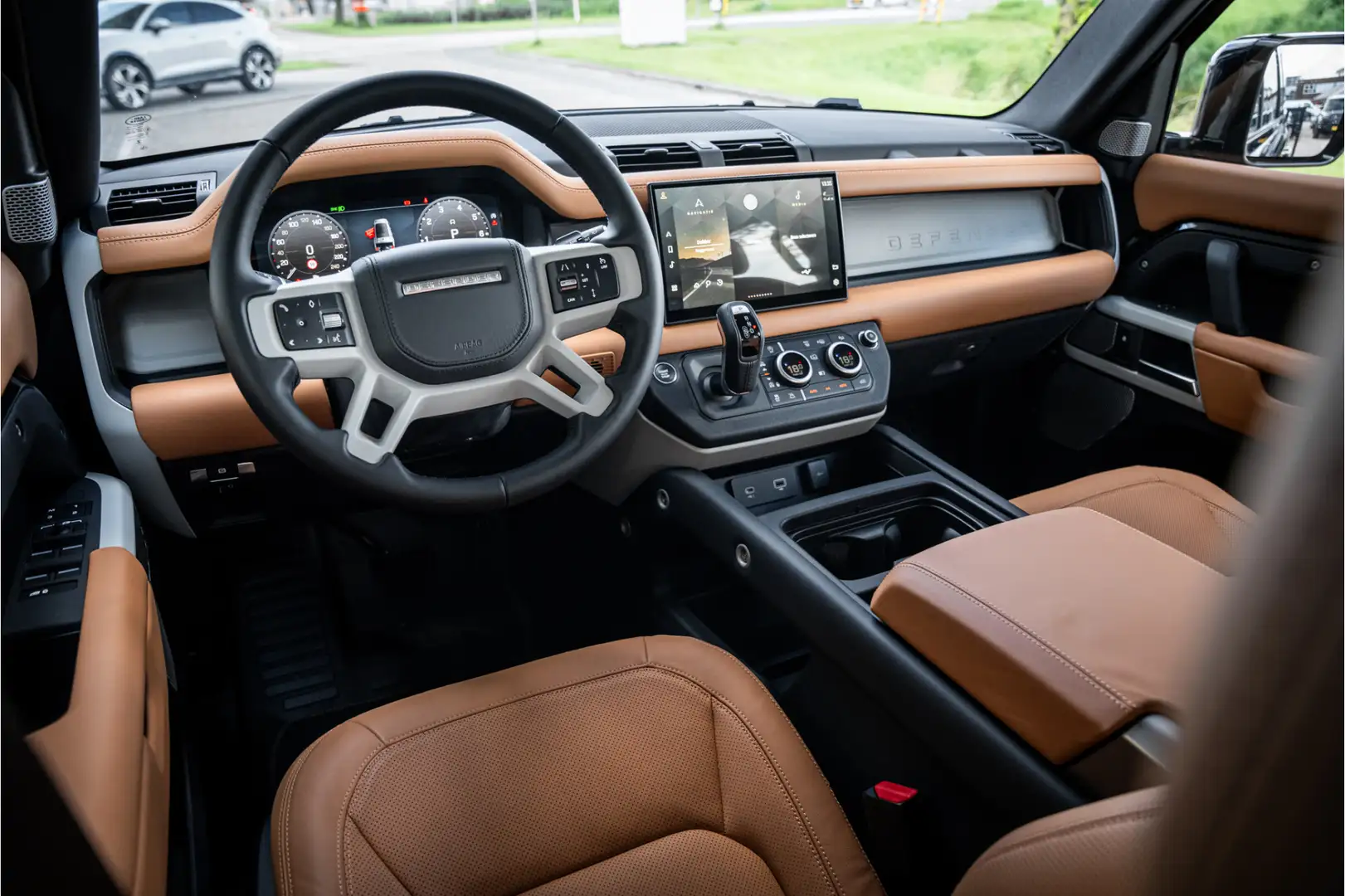 Land Rover Defender 130 3.0 P400 130 SE - Grijs kenteken - 23" Kahn Zwart - 2