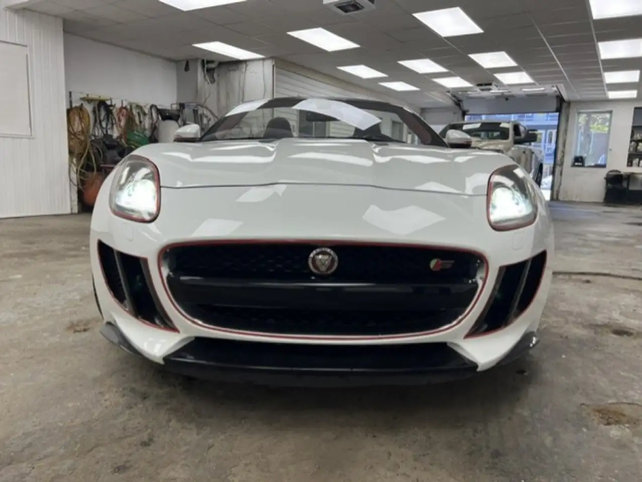 Jaguar F-Type снимка Jaguar F-Type