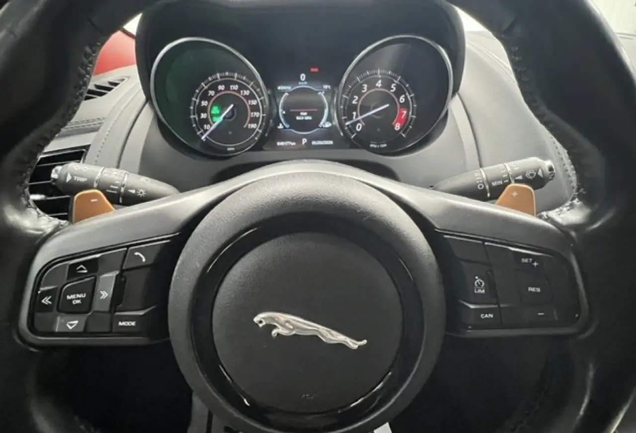 Jaguar F-Type снимка Jaguar F-Type