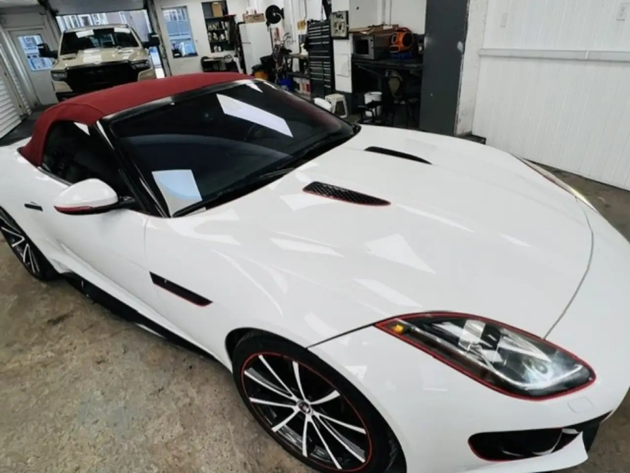 Jaguar F-Type снимка Jaguar F-Type