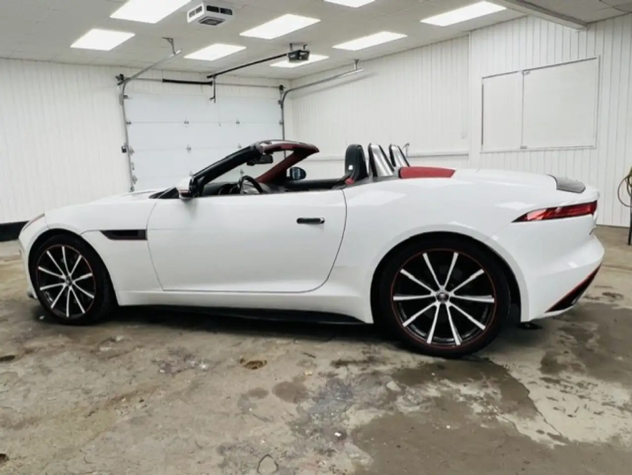 Jaguar F-Type снимка Jaguar F-Type