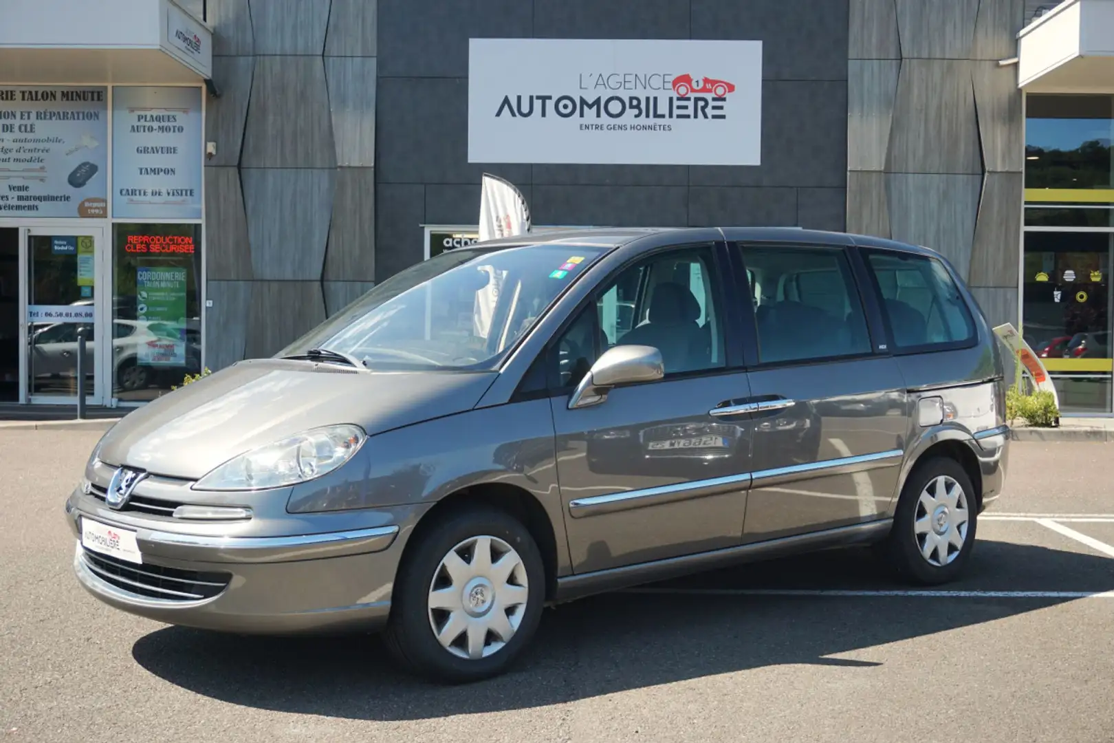 Peugeot 807 2.0 HDI 120 ch Premium 2ème main Gris - 1