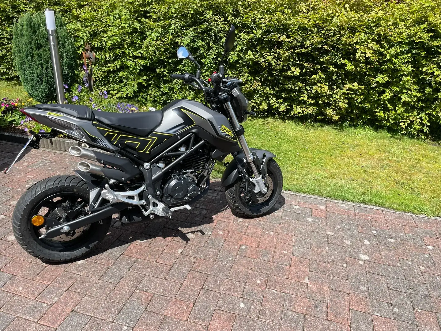 Benelli TNT 125 Stříbrná - 2
