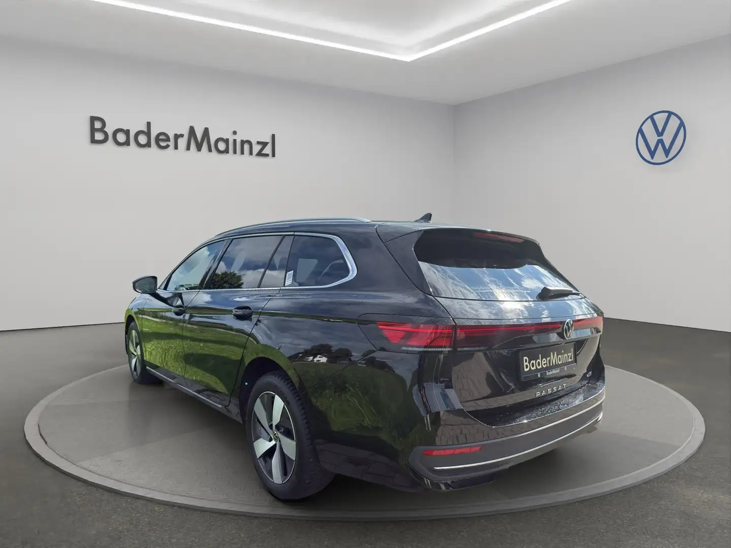Volkswagen Passat Variant 1.5 eTSI AHK Massage LenkHzg. Business Schwarz - 2