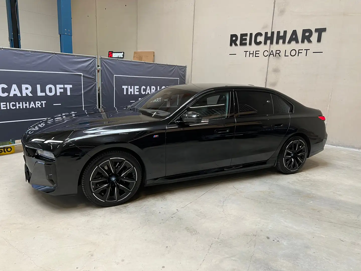 BMW i7 60xDrive M-SPORT PRO Black Edition NP 171.402,- Чорний - 2
