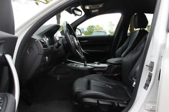 BMW 1 Series view 10