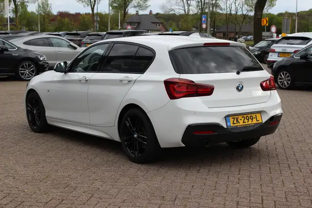 BMW 1 Series view 3