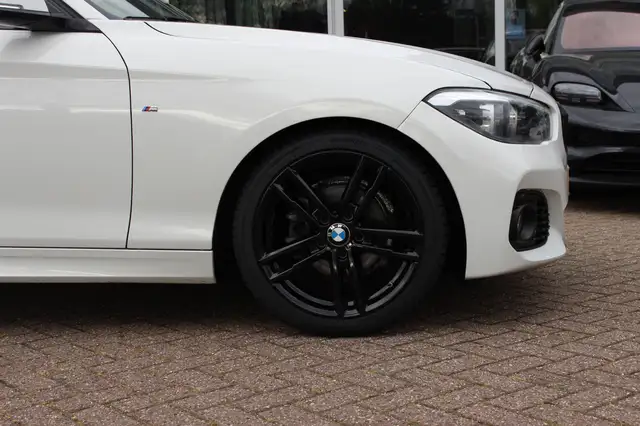 BMW 1 Series view 14