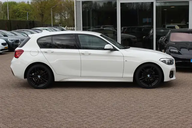 BMW 1 Series view 5