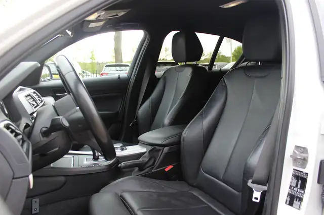 BMW 1 Series view 4