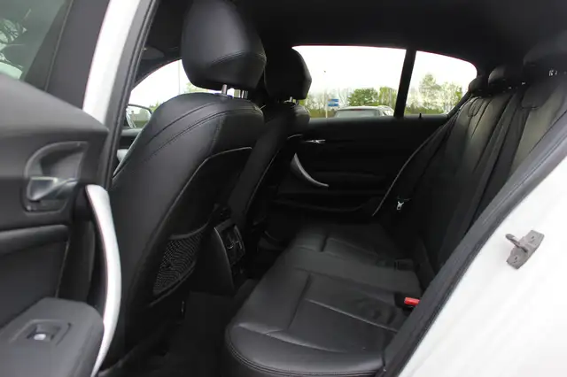 BMW 1 Series view 11