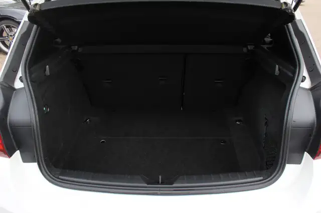 BMW 1 Series view 16