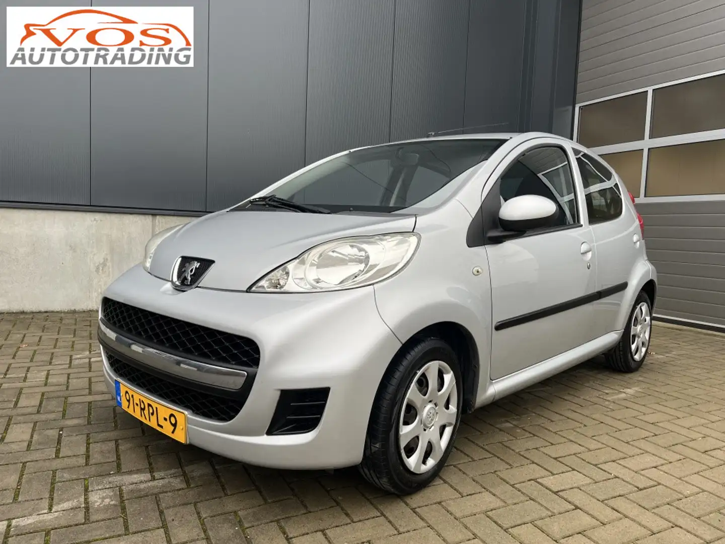 Peugeot 107 1.0-12V XS Airco 5drs Grau - 1