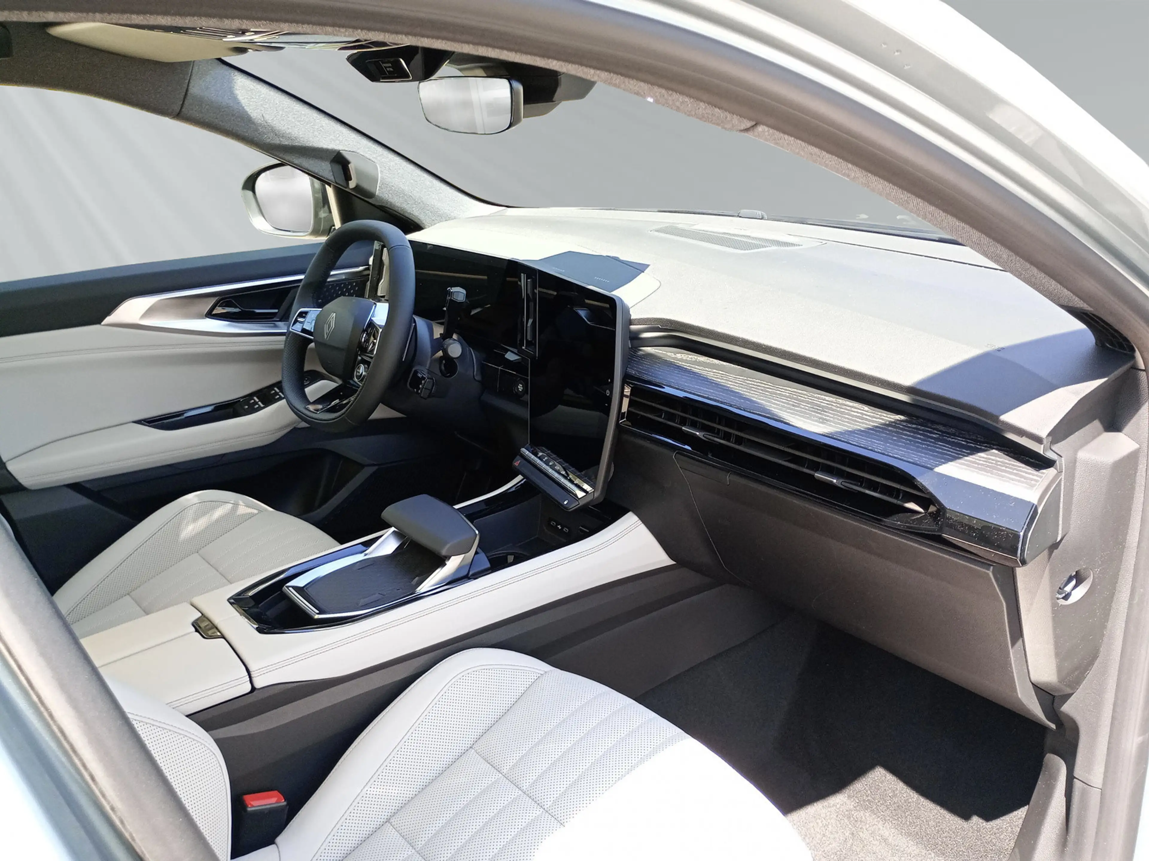 Renault Espace VI Iconic E-Tech Hybrid — photo 11
