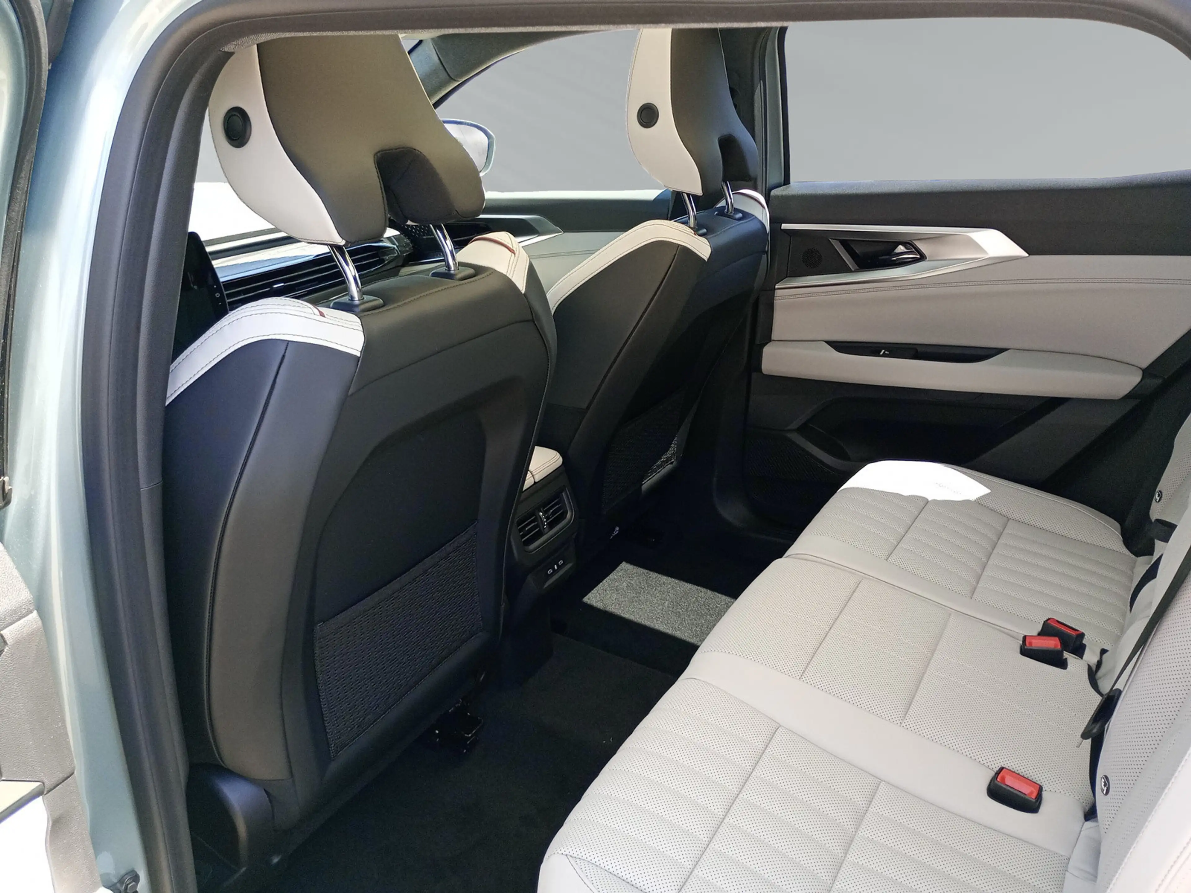 Renault Espace VI Iconic E-Tech Hybrid — photo 8