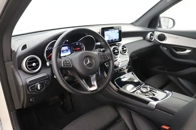 Mercedes-Benz GLC view 13