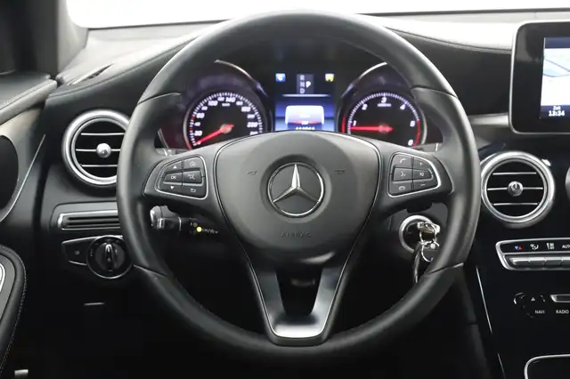 Mercedes-Benz GLC view 18