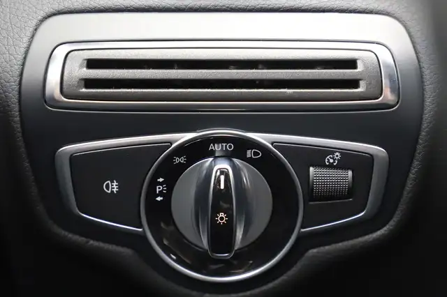 Mercedes-Benz GLC view 23