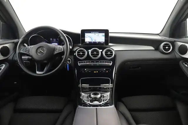 Mercedes-Benz GLC view 14