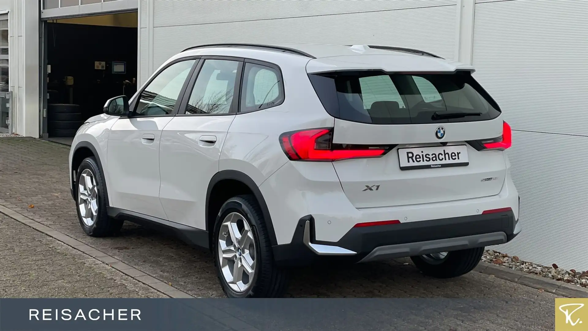 BMW X1 sDrive18iA DKG Navi adaptLED FLA Keyless Blanc - 2