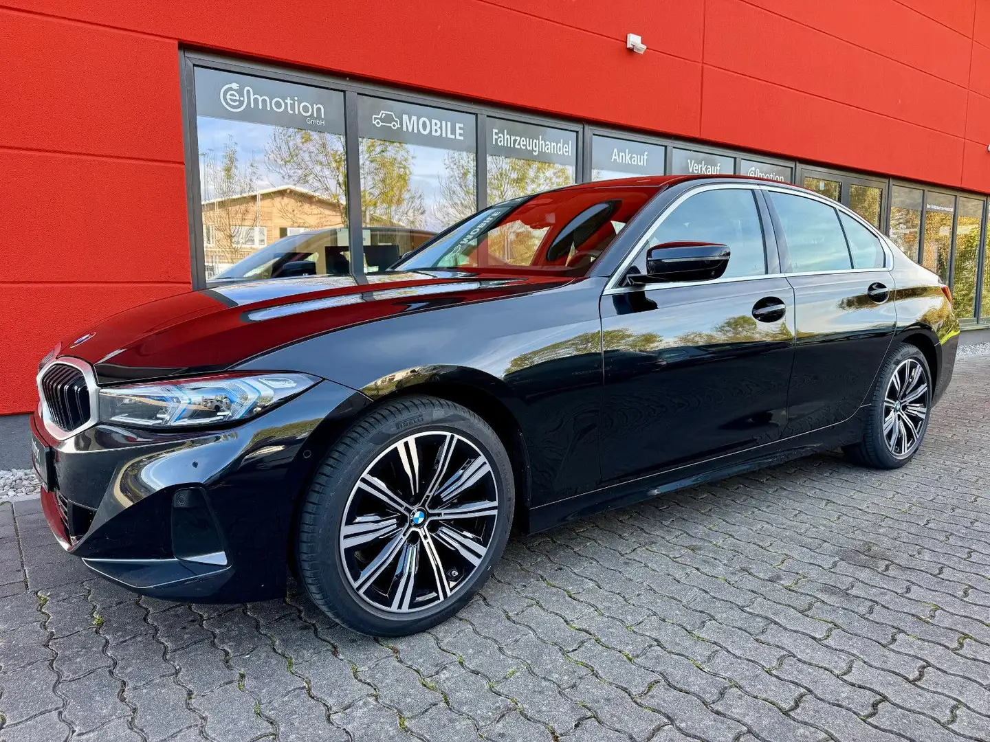 BMW 320 d Limousine*H&K*Leder*DrivingAssProfessional* Schwarz - 1