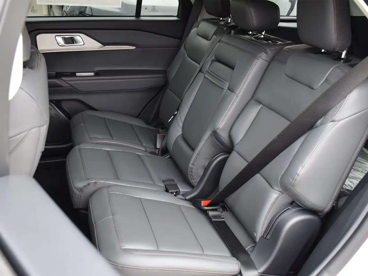 Ford Explorer снимка Ford Explorer