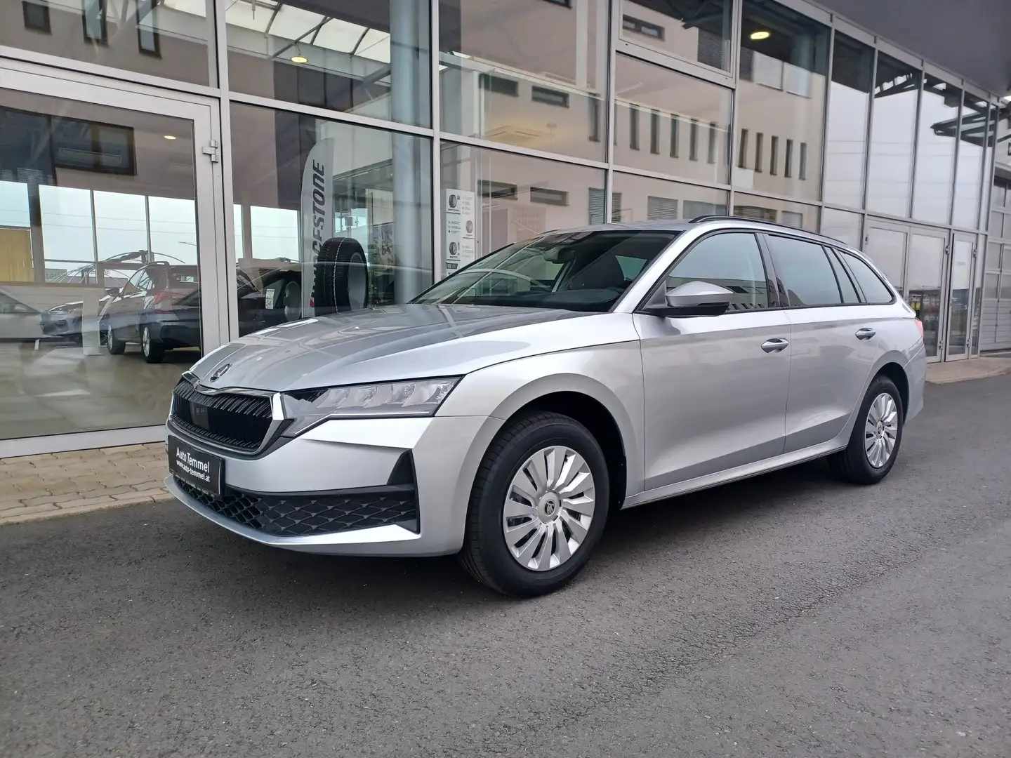 Skoda Octavia 1.5 TSI 85 kW Essence Silber - 2