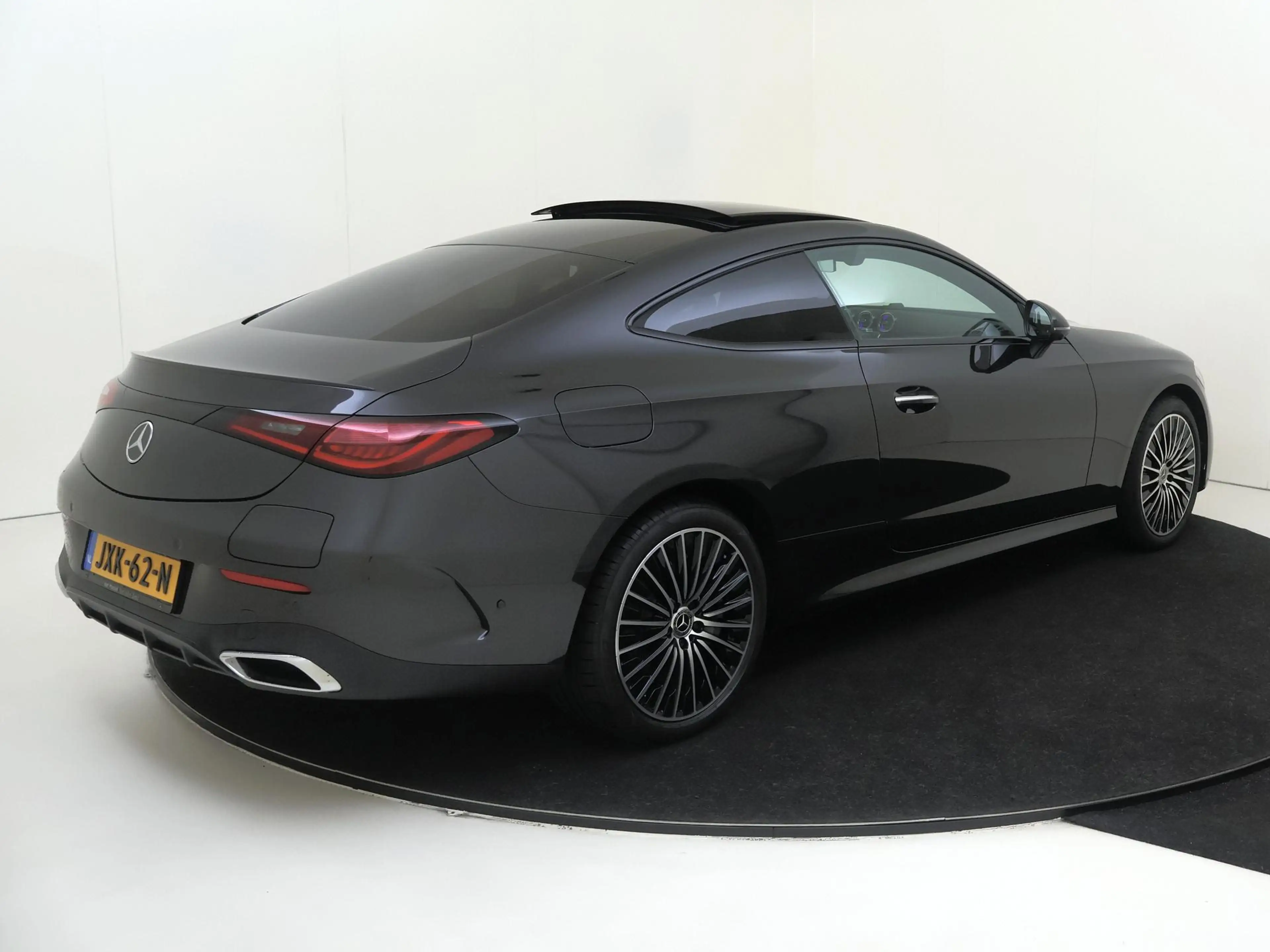 Mercedes-Benz CLE 300 Coupé e AMG Line / Premium Plus/ Burmester/ Head U — photo 4