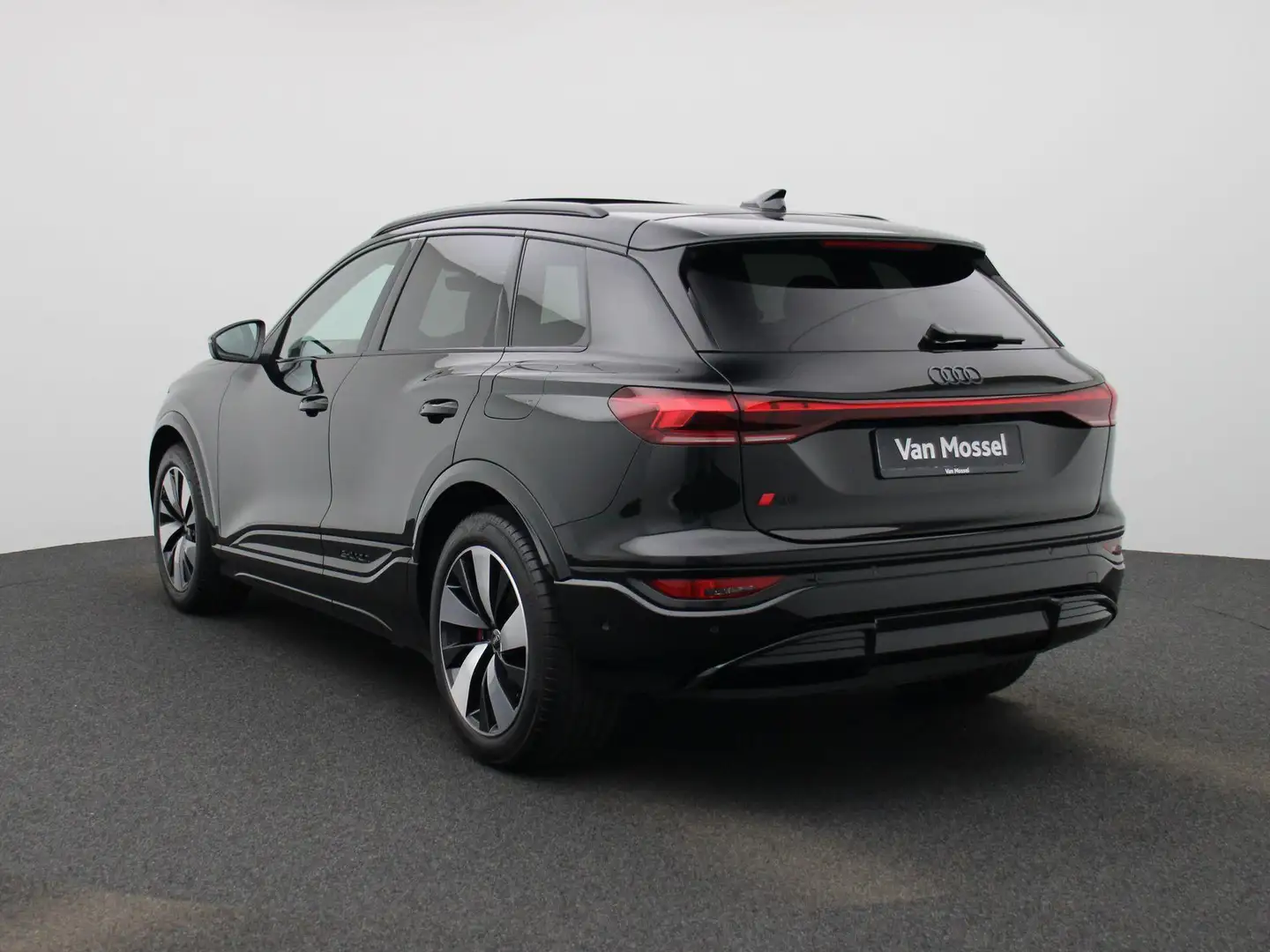 Audi Q6 e-tron S edition 100 kWh | Luchtvering | S-line | Zwart - 2