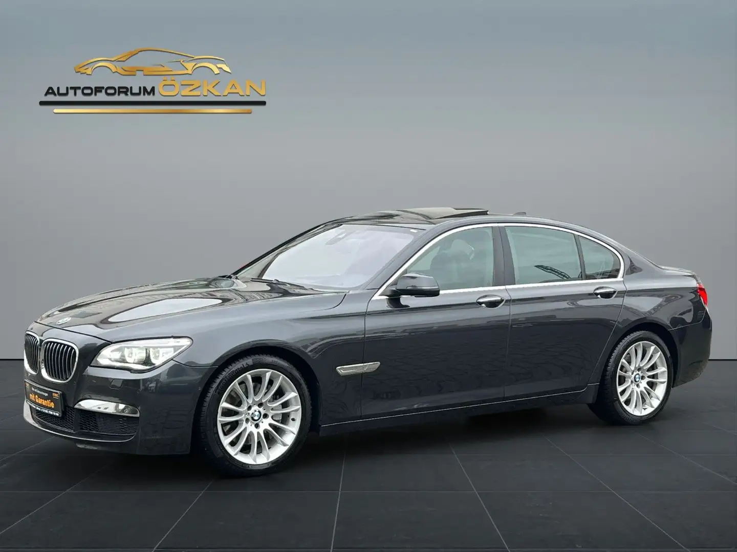 BMW 740 i M-Sport ACC LED VOLL! DEUTSCH! Grau - 1