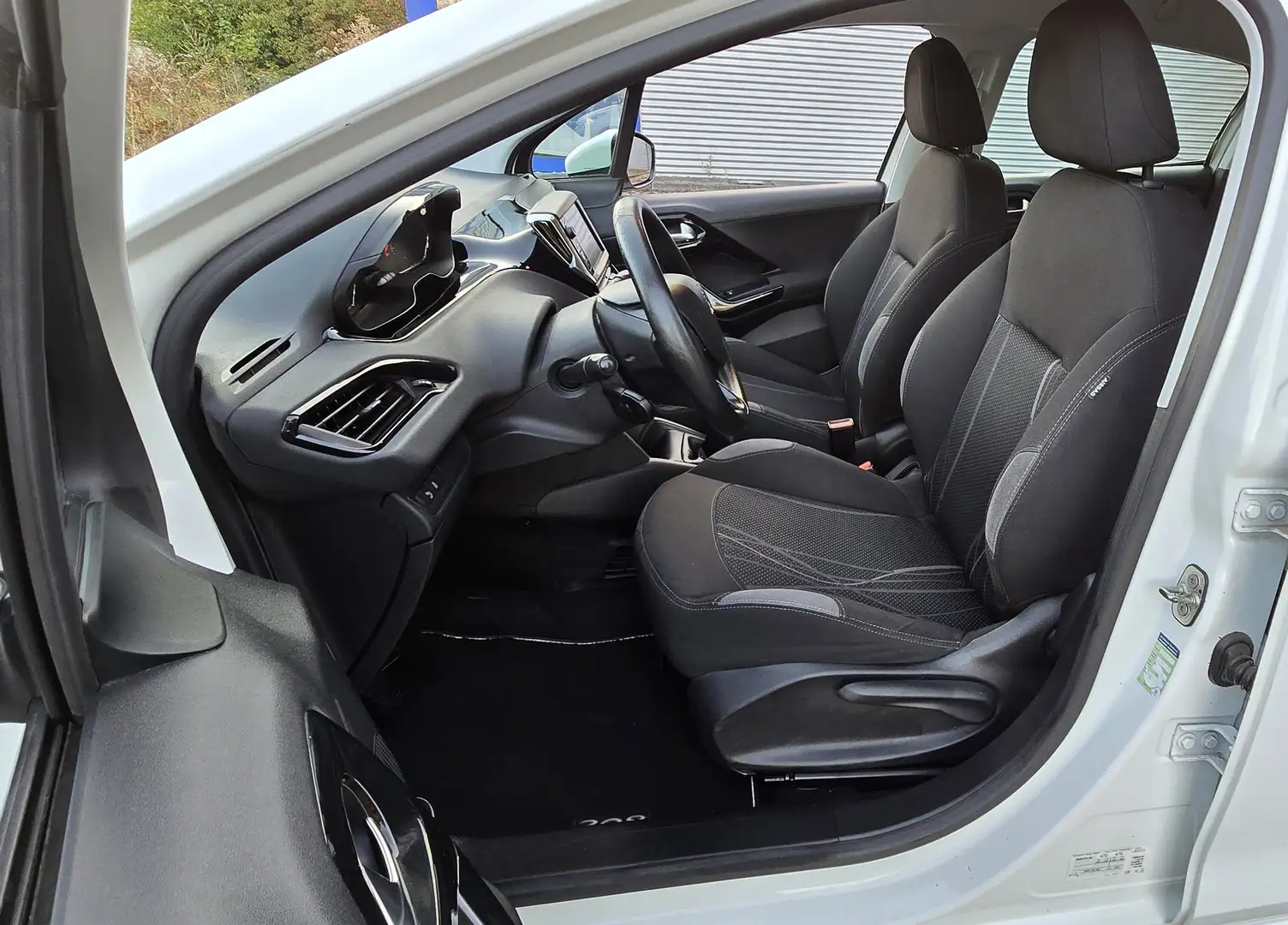 Peugeot 208 Active Weiß - 2