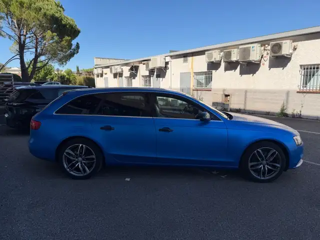 Audi A4 Avant view 4