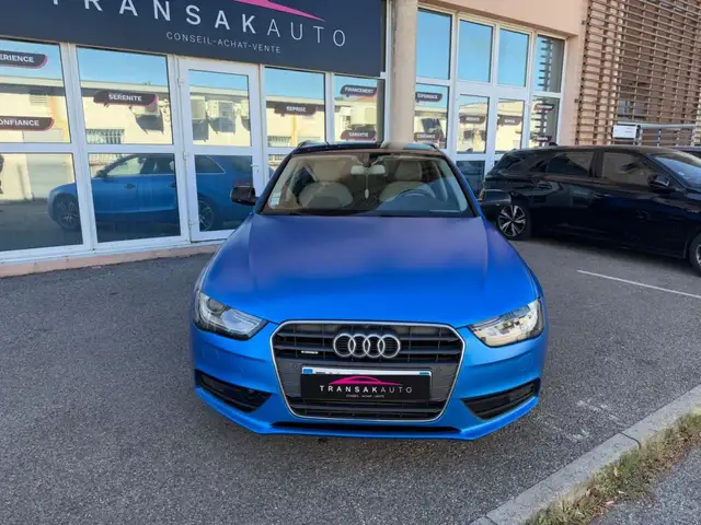 Audi A4 Avant view 2
